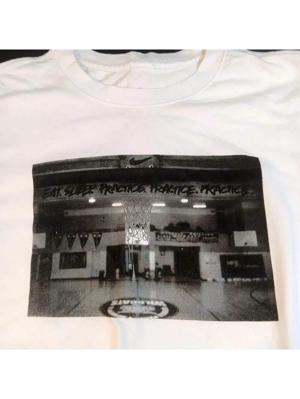 Nike Tee Graphic Sporty Streetwear Womens Small White Black 